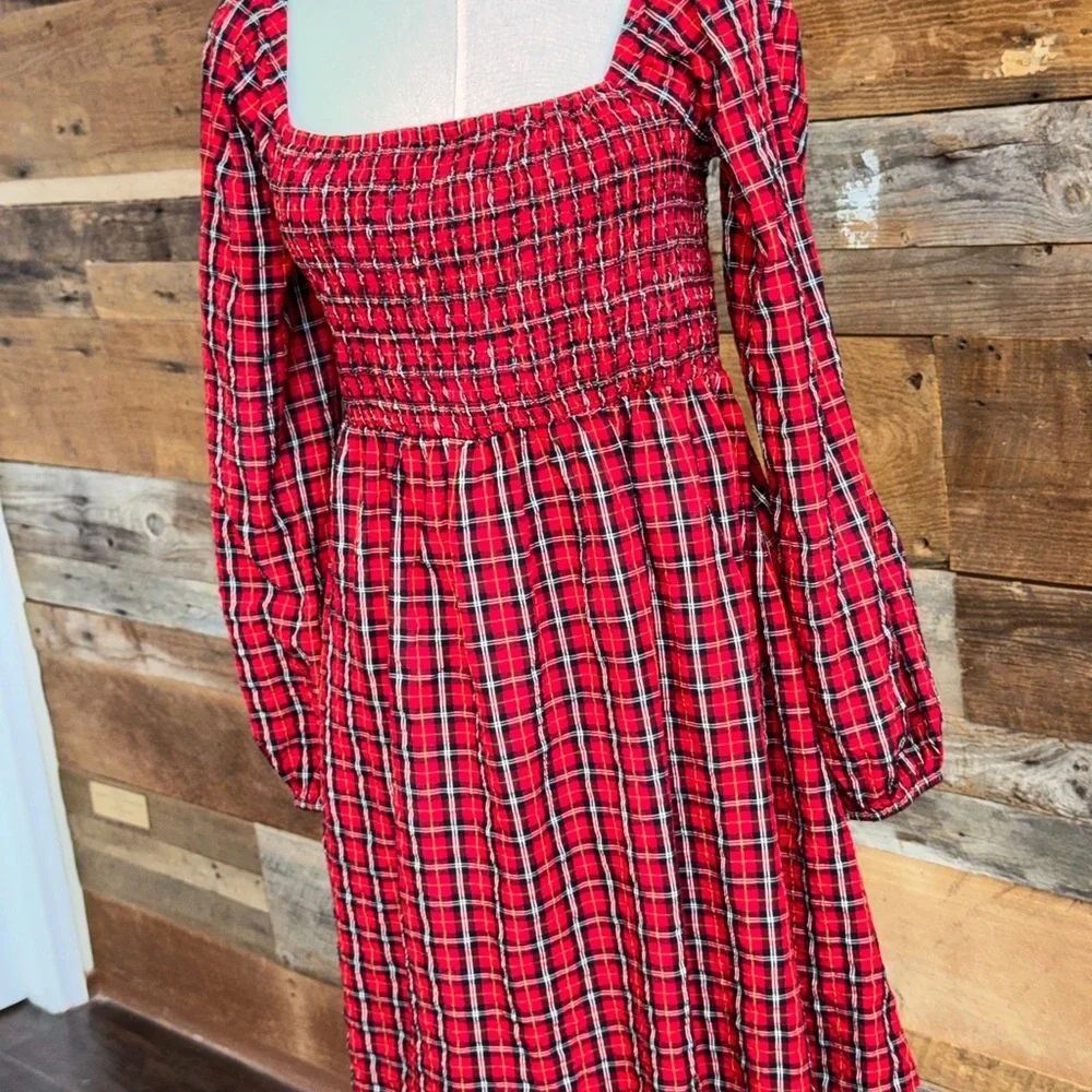 Old Navy Red Plaid Smocked long sleeve holiday dress sz M